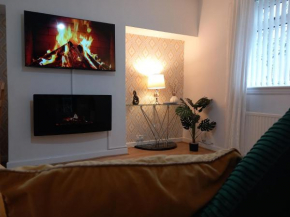 Douglas Apartment - Trains to Edin & Glasgow - Private Parking